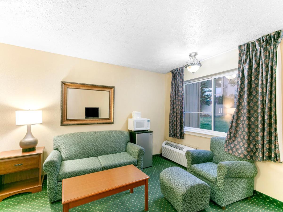 Oyo Hotel Spokane North 외부 사진